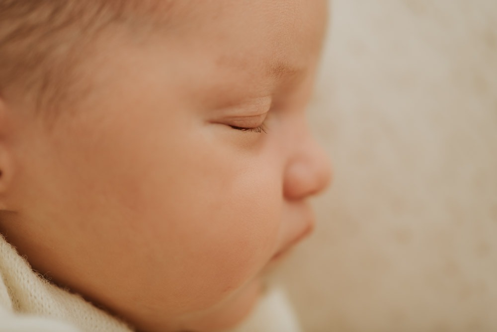 newbornshoot newbornfotograaf babyfotograaf bevallen zwangerschap moederschap brugge sint-kruis West-Vlaanderen fotograaf